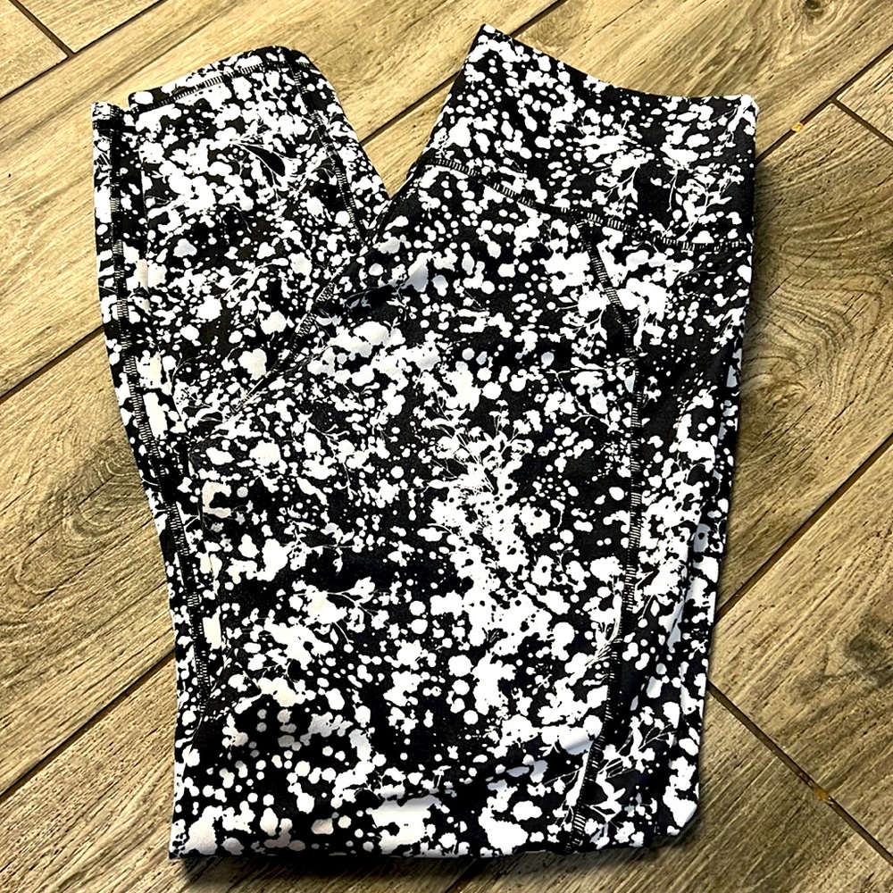 Fabletics Power Hold Black White Leggings Medium EUC
